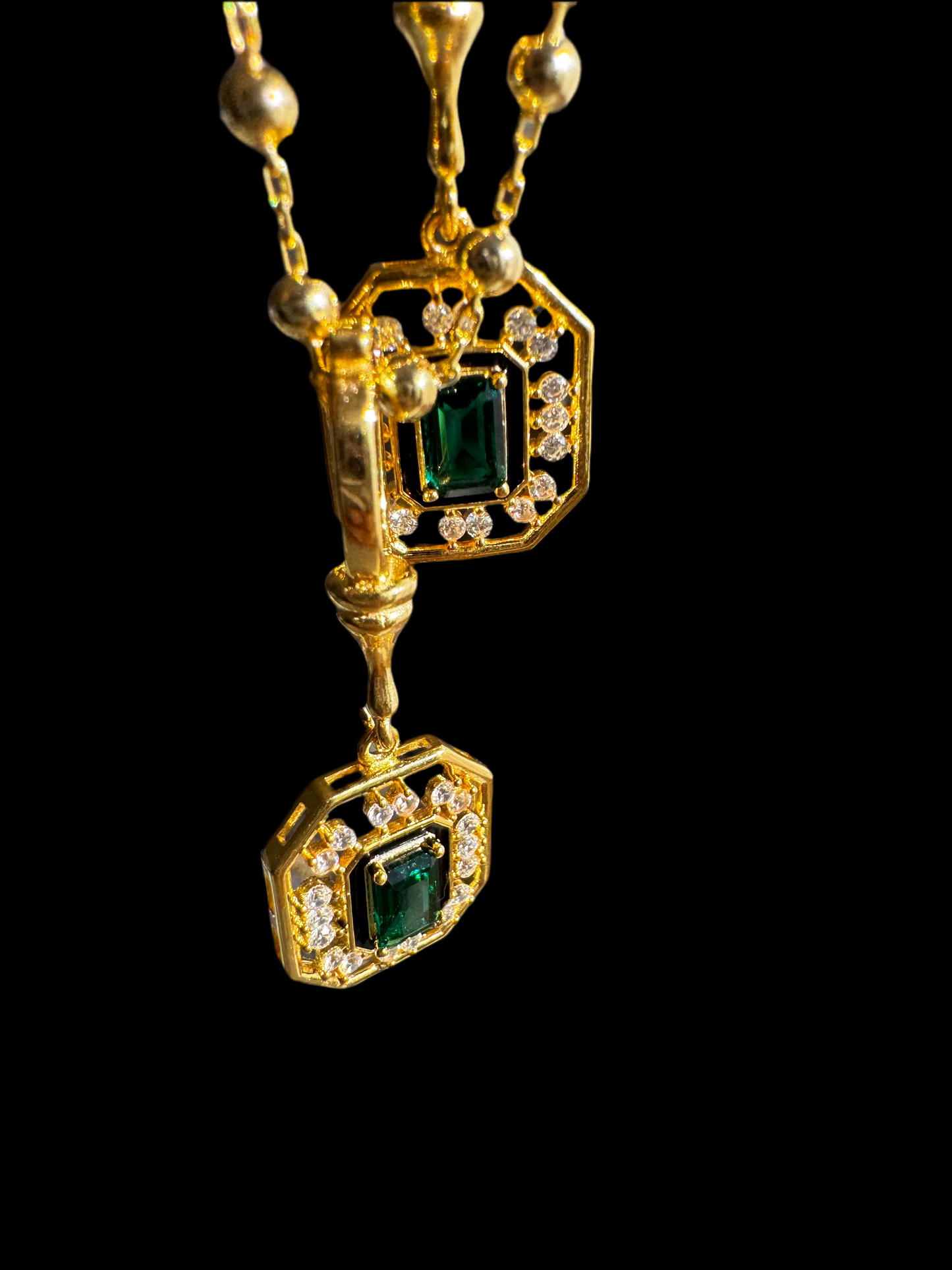 GREEN STONE NECKLACE