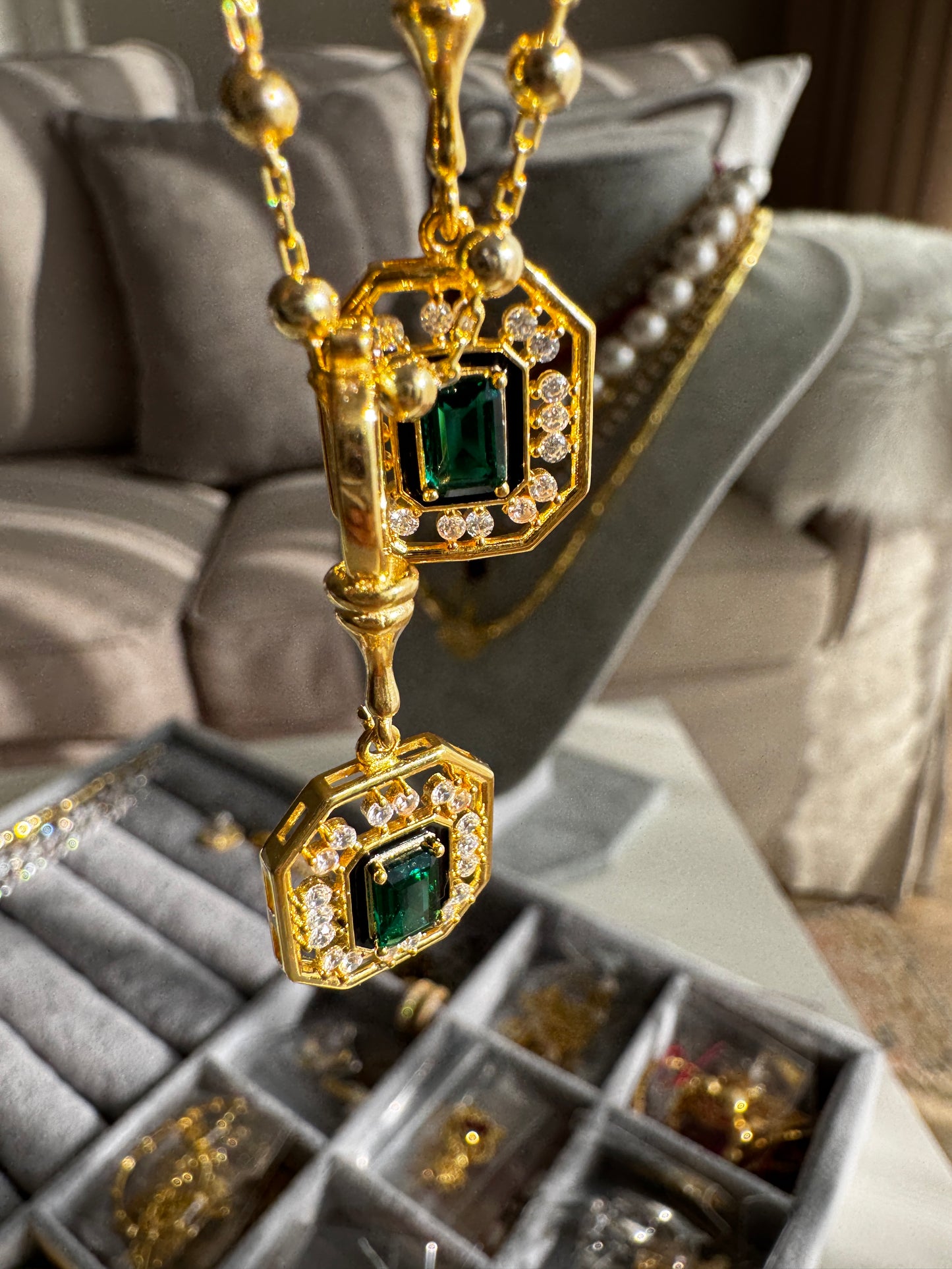 GREEN STONE NECKLACE