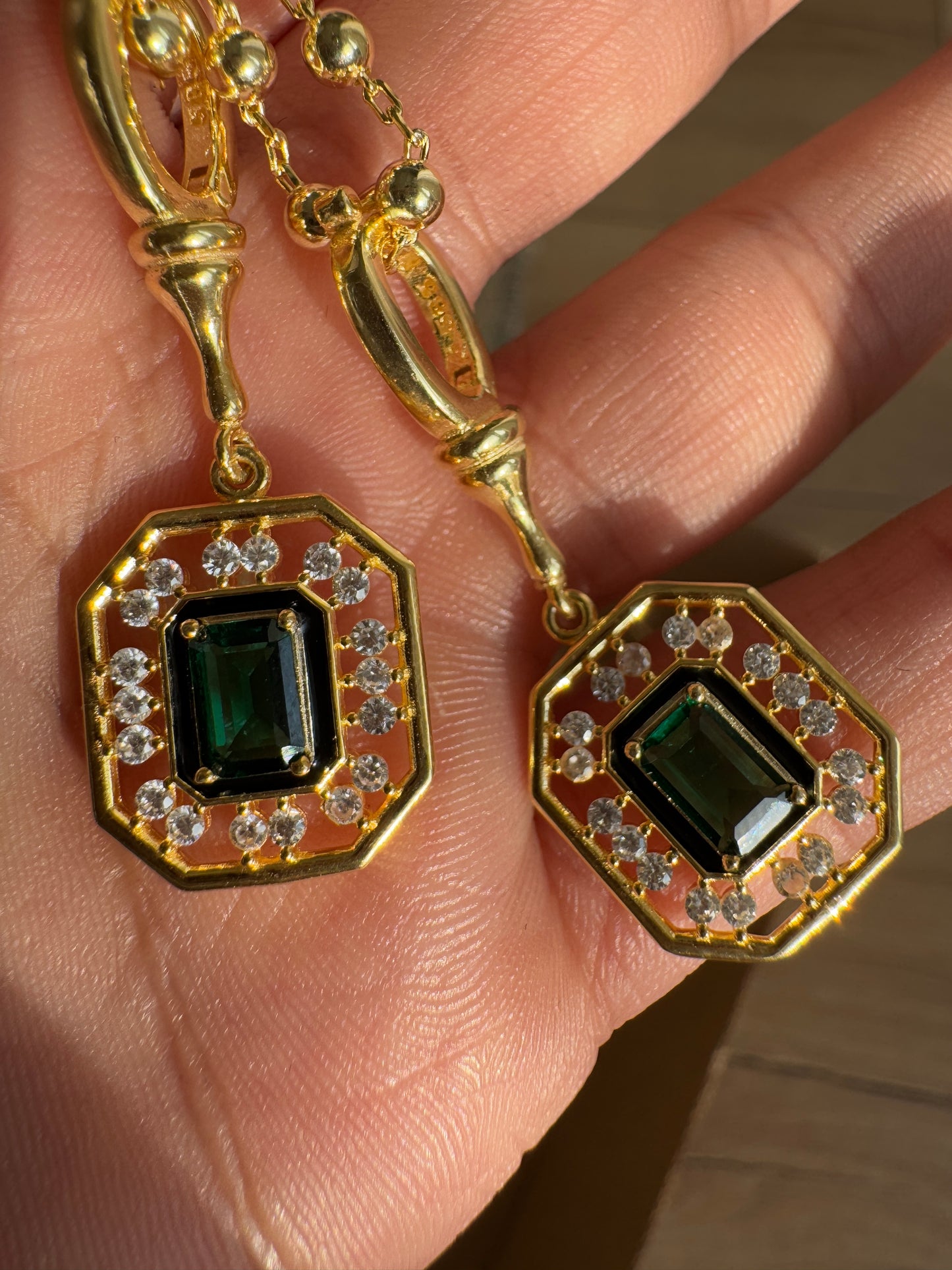 GREEN STONE NECKLACE
