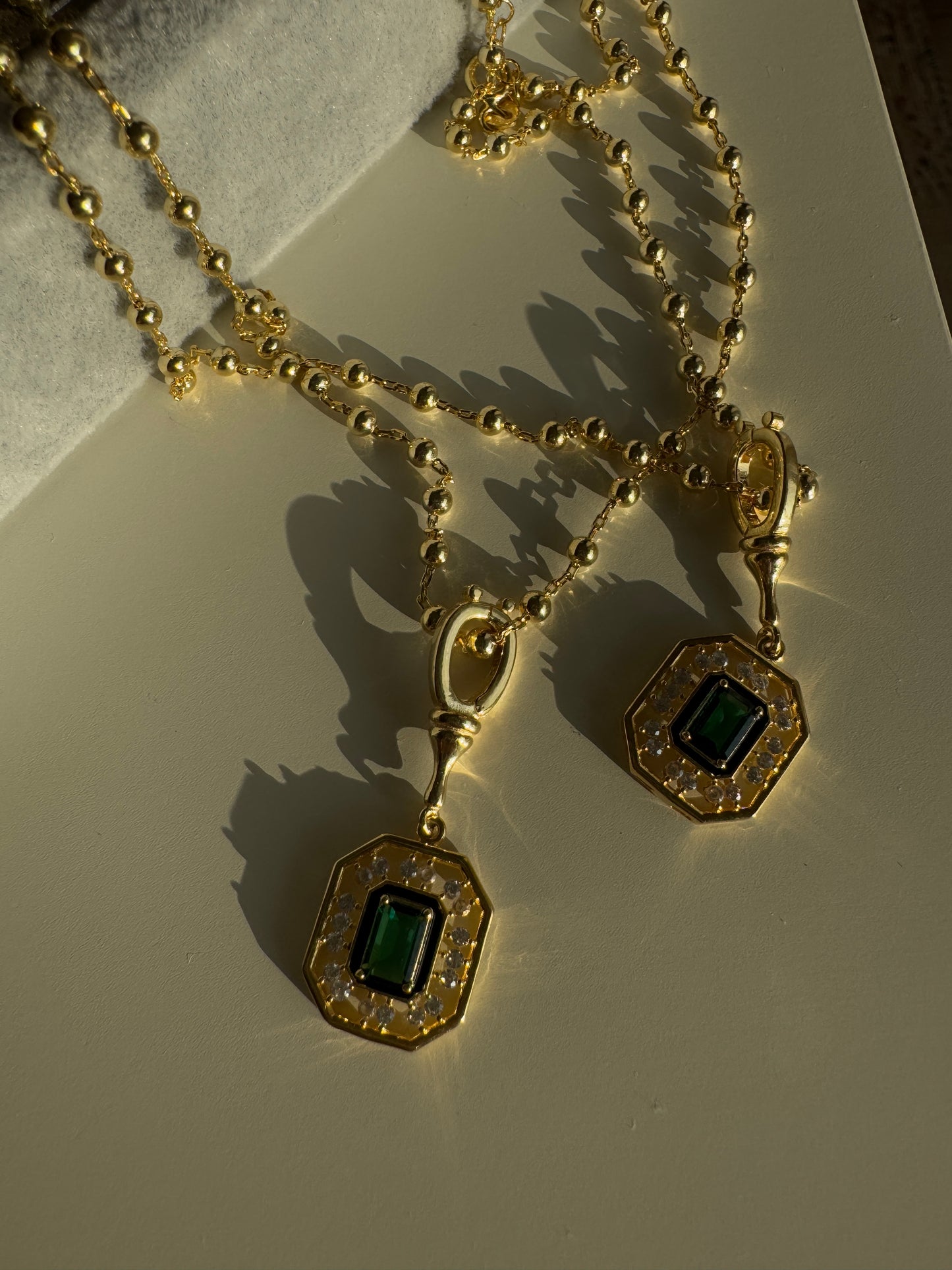 GREEN STONE NECKLACE