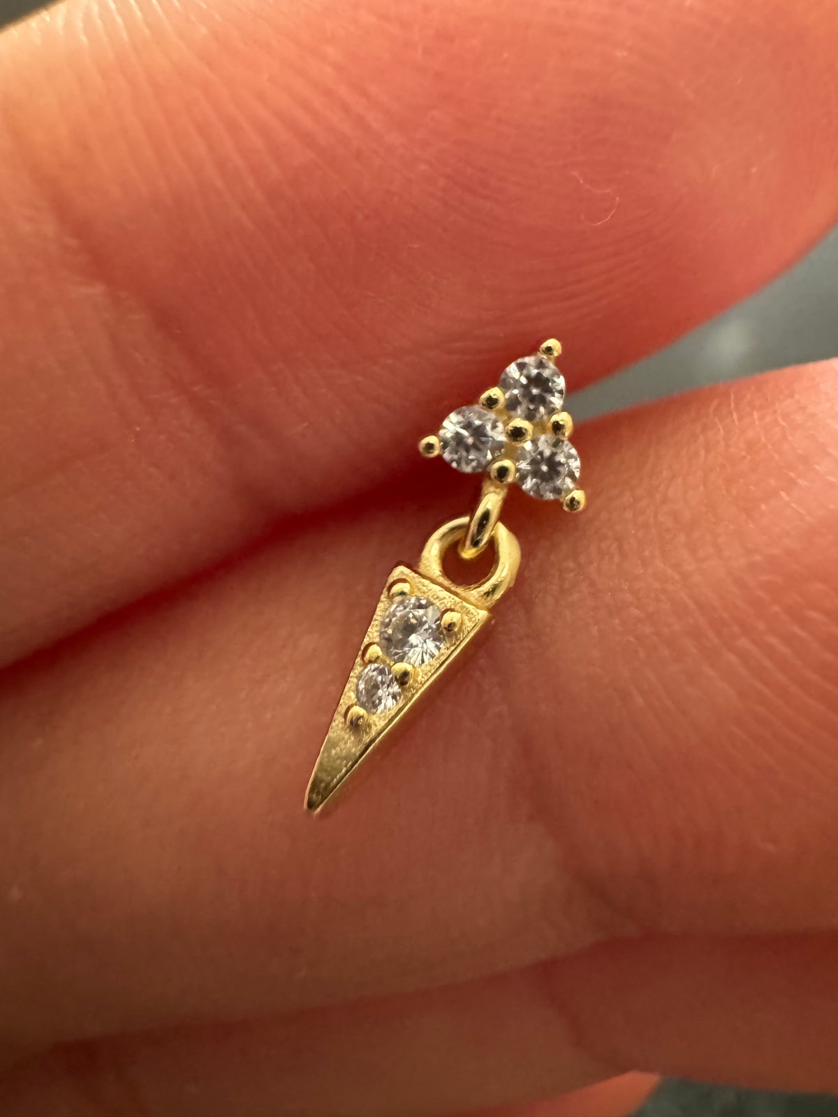 TAŞLI UÇGEN PIERCING