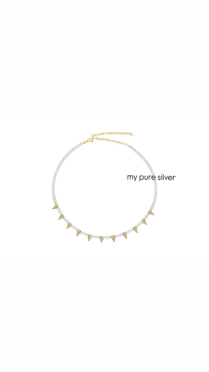 MINI PEARL TRIANGLE NECKLACE